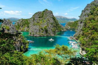 Filipinler, Coron 'daki Barracuda Gölü' nün insansız hava aracı görüntüsü. Yüksek kalite fotoğraf
