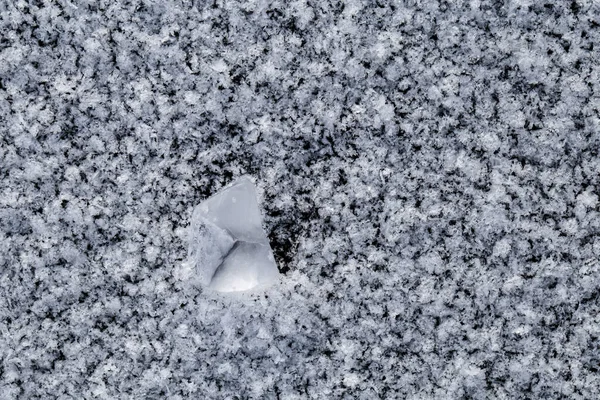 Bílé Led Tvary Zavřít Sněhu Pozadí — Stock fotografie