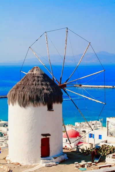 Ünlü Mykonos yel değirmeni