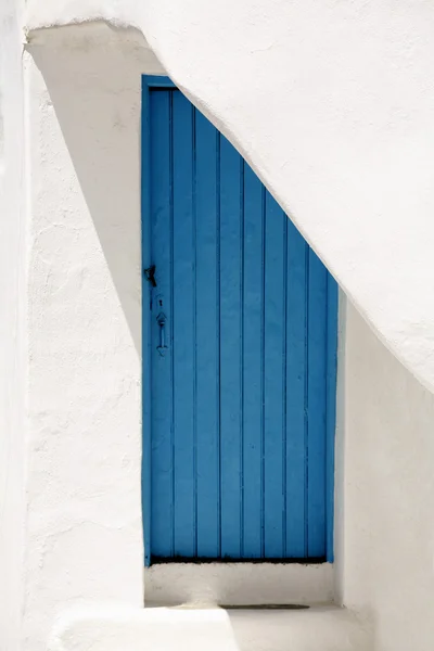 Mykonos evde mavi bir kapı