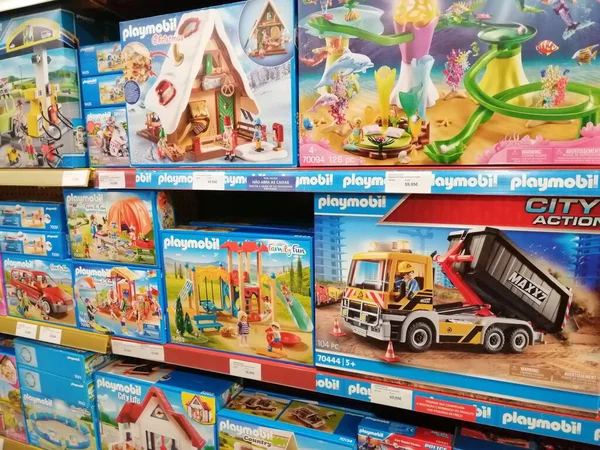 Fotos de Brinquedos supermercado, Imagens de Brinquedos supermercado sem  royalties