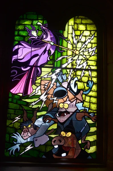 Disney Šípková krásu skvrny skleněné okno. — Stock fotografie