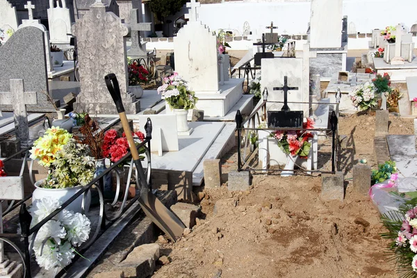 Tumba en el cementerio — Foto de Stock