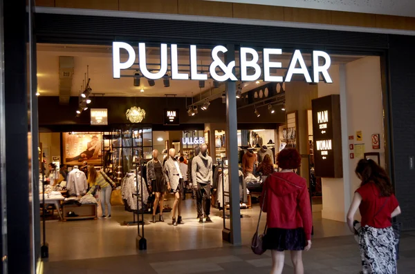 Магазин одежды Pull & Bear — стоковое фото