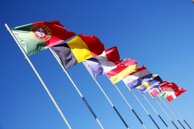 Portekiz ve Avrupa bayrakları