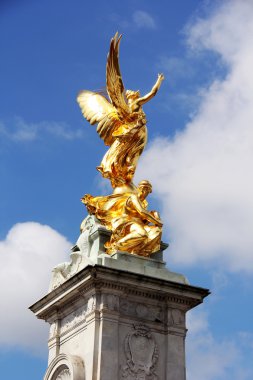Victoria Memorial altın heykel