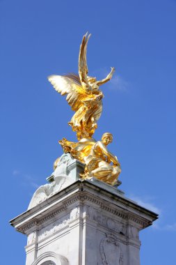 Victoria Memorial altın heykel