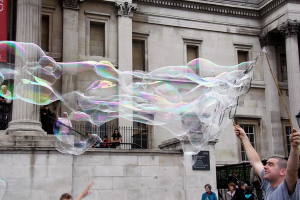 Man making soap bubbles — Stock Photo, Image