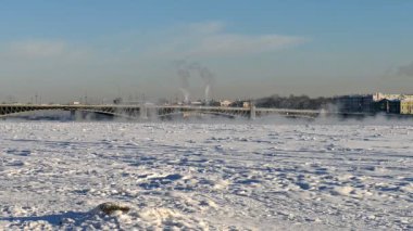 Peter ve Paul Fortress, St. Petersburg kışın Troitsky Köprüsü