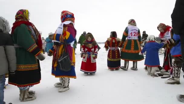 Kar-Nat, Rusia - 22 Februari 2016: Penggembala rusa Hari Raya Nasional di Semenanjung Yamal, di pabrik Kar-Nat, 22 Februari 2016 — Stok Video