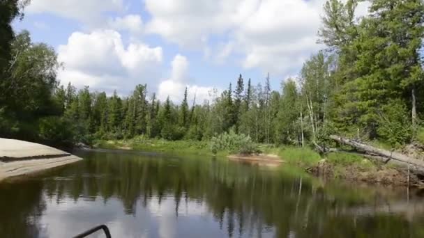 Kamera a repülés alatt a folyó delta Pur, Oroszország, a Jamal-félsziget — Stock videók