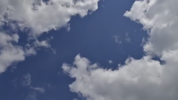 Zeitraffer-Fotografie fliegender weißer Wolken — Stockvideo