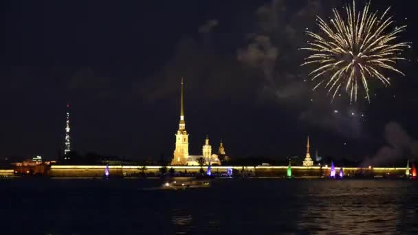 San Petersburgo Peter y Paul Fuegos artificiales fortaleza en el lapso de tiempo de la fotografía — Vídeos de Stock