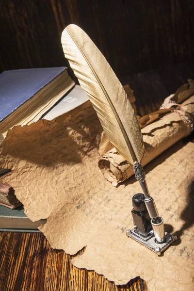 Vintage golden pen and ancient manuscripts — Stock Photo, Image