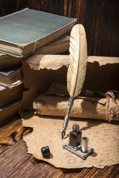 Vintage golden pen and ancient manuscripts — Stock Photo, Image