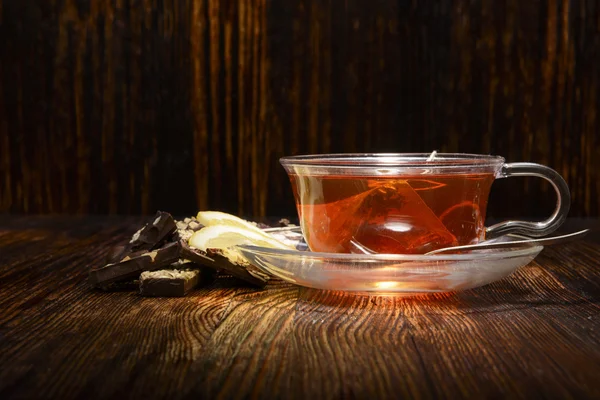 Cup of tea with lemon on wooden background — Stock Photo, Image