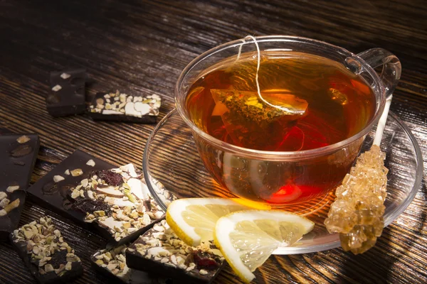 Cup of tea with lemon on wooden background — Stock Photo, Image