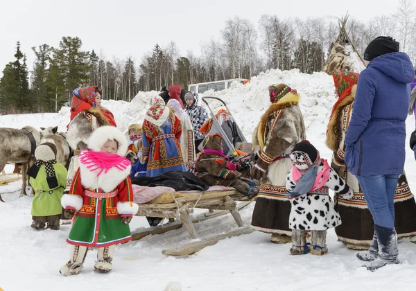 Nenets au festival national "Day Reindeer Herders" en Sibérie Photo De Stock