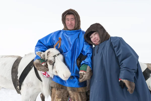 Nenets au festival national "Day Reindeer Herders" en Sibérie Photo De Stock