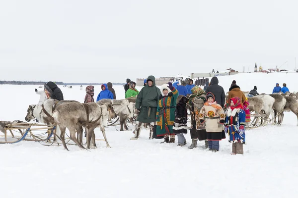 Nenets au festival national "Day Reindeer Herders" sur le Yamal Photo De Stock