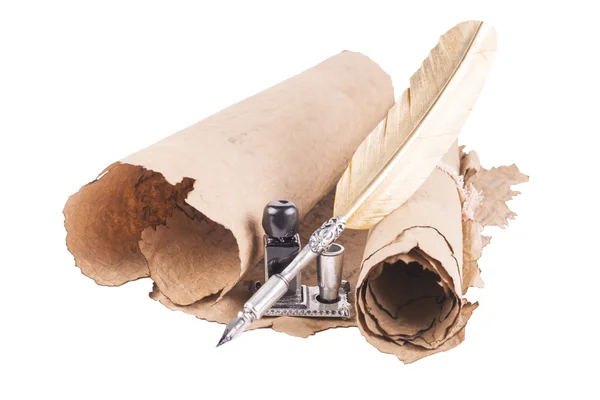 Quill'in mürekkep beyaz bir arka plan üzerinde