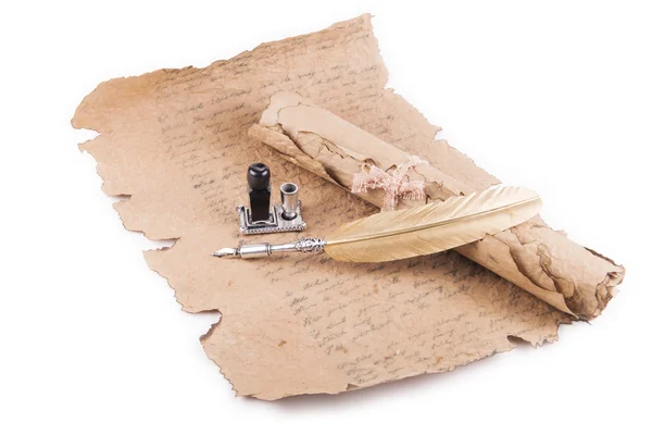 Bolígrafo dorado vintage y manuscritos antiguos — Foto de Stock