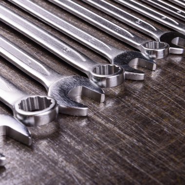 metal bir arka plan üzerinde anahtarı