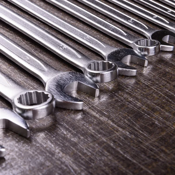 metal bir arka plan üzerinde anahtarı