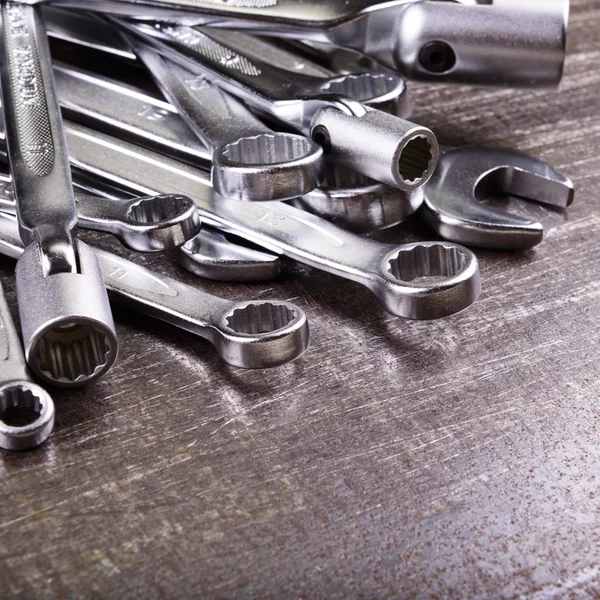 metal bir arka plan üzerinde anahtarı