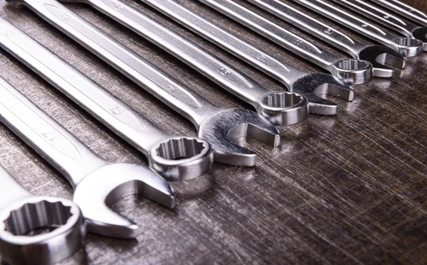 metal bir arka plan üzerinde anahtarı