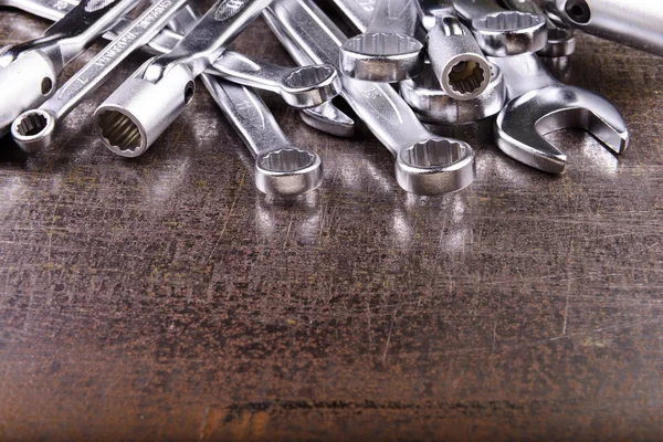 metal bir arka plan üzerinde anahtarı