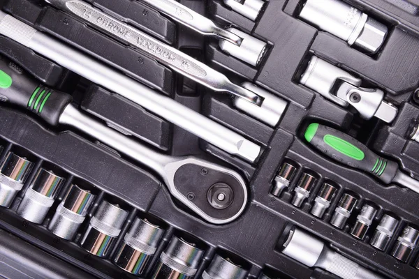 İngiliz anahtarları ve araç kutusundaki Tornavidalar