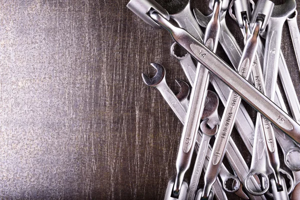 metal bir arka plan üzerinde anahtarı