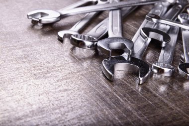 metal bir arka plan üzerinde anahtarı