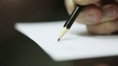 El yazılı bir kağıt parçası üzerinde. DOF. HD 1080.
