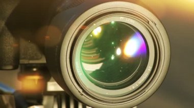 Lens üzerinde fişekleri. Profesyonel fotoğraf makinesinin yakın çekim shot. HD 1080.