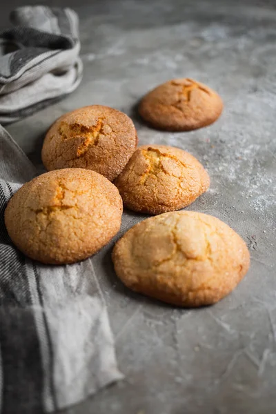 Galletas Caseras Jengibre Marrón Fondo Gris —  Fotos de Stock