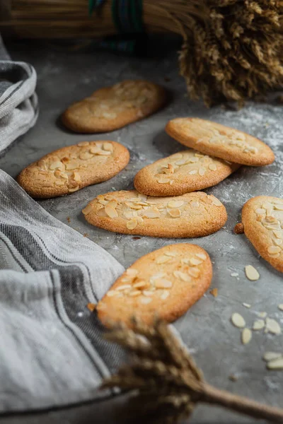 Galletas Caseras Jengibre Marrón Fondo Gris —  Fotos de Stock