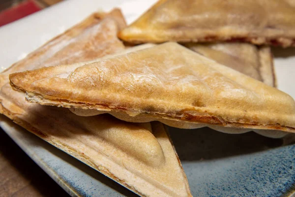 Montón Toasties Británicos Clásicos Una Mesa Cocina Madera —  Fotos de Stock