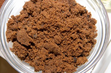 Bir kase kahverengi şeker yakın çekim