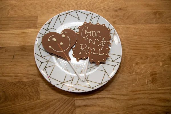Chocolate Love Heart Plate Valentines Day Love Treat — Stock Photo, Image