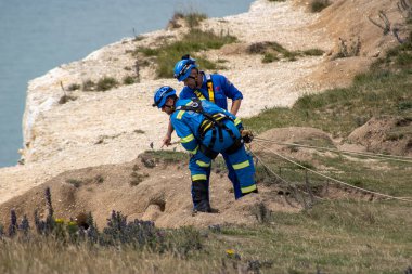 Doğu Sussex, Beachy Head, İngiltere 10 Temmuz 2019: Sahil Güvenlik, İngiltere 'nin en yüksek tebeşir deniz uçurumu olan Beachy Head' deki uçuruma bakan kurtarma ekipleri ve dünyanın en yaygın intihar noktaları.