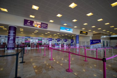 Doncaster Birleşik Krallık, 18 Ağustos 2019: Doncaster Sheffield Robin Hood uluslararası havaalanı, check-in 'in içinde. Ana terminaldeki alan.