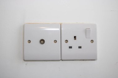 Tipik İngiliz beyaz güç dolgusu. Soketler