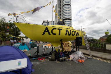 Leeds UK, 18 Temmuz 2019: Victoria Köprüsü 'ndeki Leeds Şehir Merkezi' nde düzenlenen Soykırım İsyanı Protestosu protestosu.