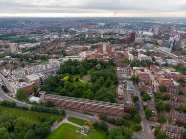 Leeds 'in Headingley kasabasının hava fotoğrafı ünlü Leeds Üniversitesi öğrenci kampüsünü ve Batı Yorkshire' daki şehir merkezini gösteriyor. Tipik İngiliz sokakları.