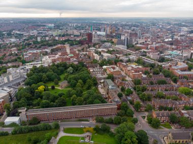 Leeds 'in Headingley kasabasının hava fotoğrafı ünlü Leeds Üniversitesi öğrenci kampüsünü ve Batı Yorkshire' daki şehir merkezini gösteriyor. Tipik İngiliz sokakları.