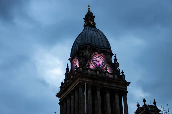 Leeds Haziran 2020 Bulutlu Bir Gecede Leeds Town Hall Gece — Stok fotoğraf