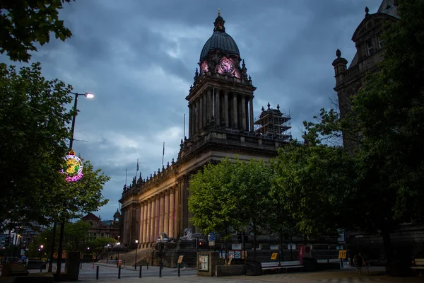 Leeds Juni 2020 Nachtaufnahme Der Leeds Town Hall Einer Bewölkten — Stockfoto