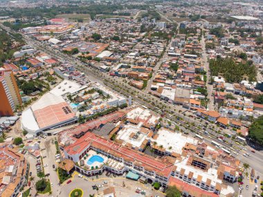 Meksika 'nın güzel Puerto Vallarta kasabasının havadan çekilmiş fotoğrafları. Şehir, Jalisco olarak bilinen eyaletin Pasifik kıyısında yer almaktadır.